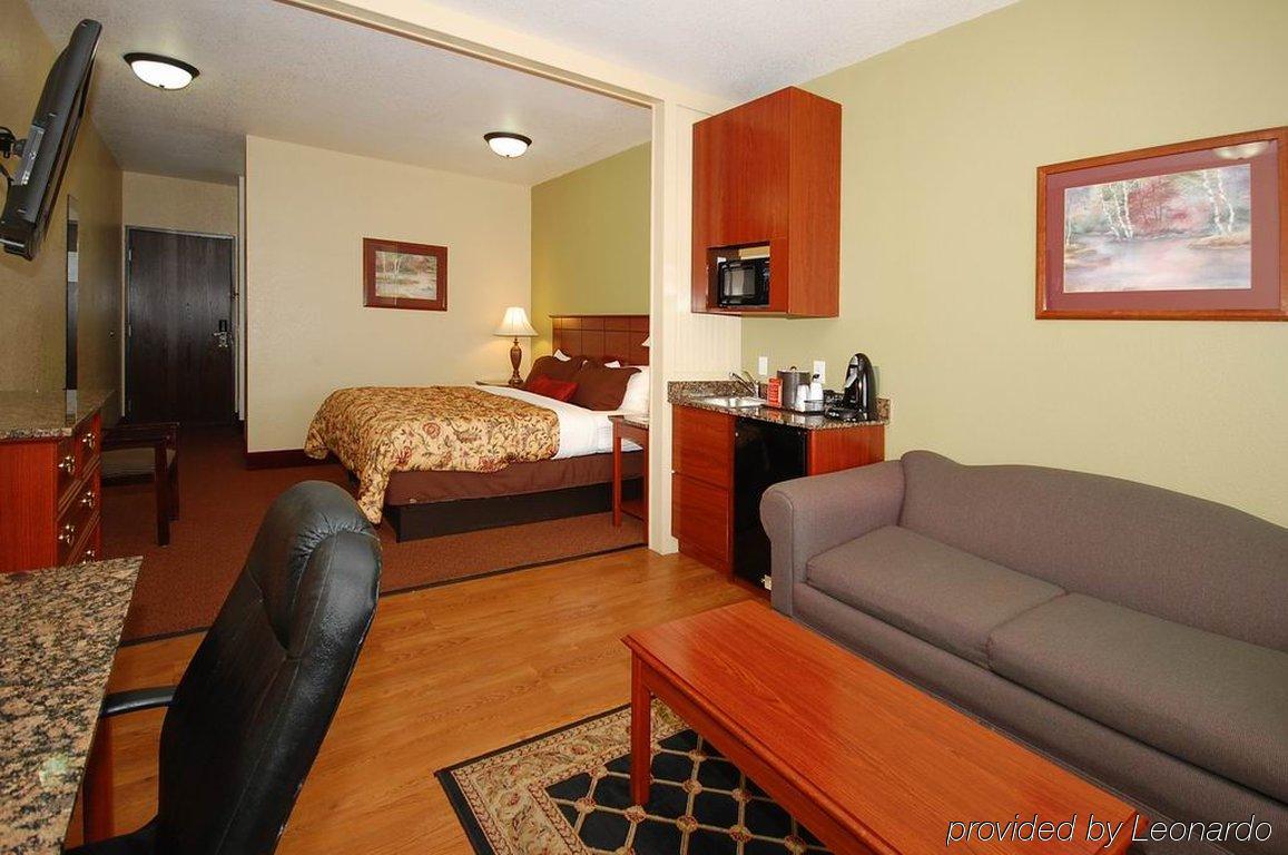 Best Western Plus Oklahoma City Yukon Room photo